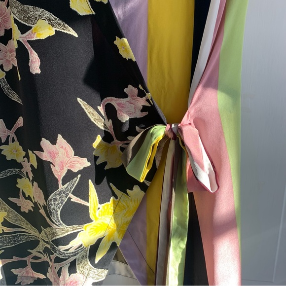 Diane von Furstenberg Sedona silk top, multi print, faux-wrap style, Size Medium - Picture 12 of 13